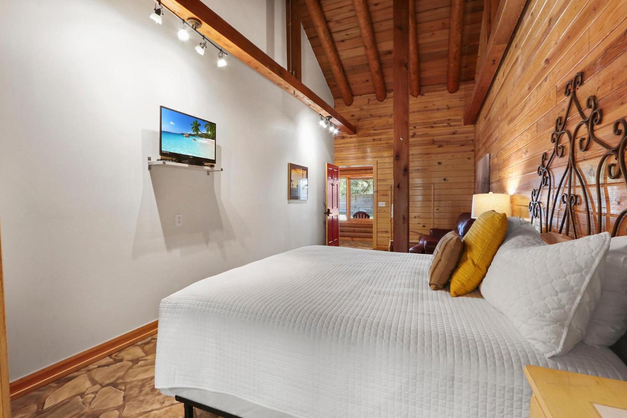 Wimberley Log Cabins Resort And Suites- Unit 2 Exterior photo